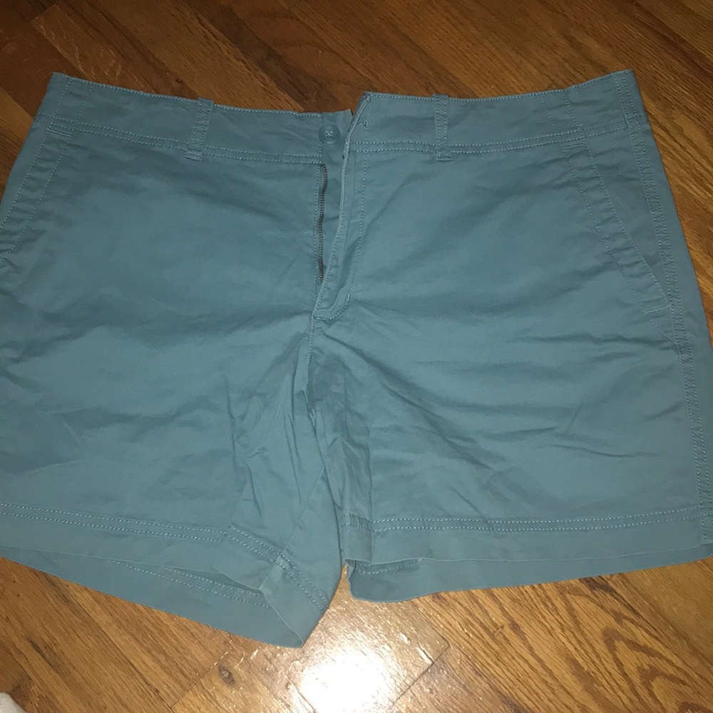Eddie Bauer 5” chino shorts
